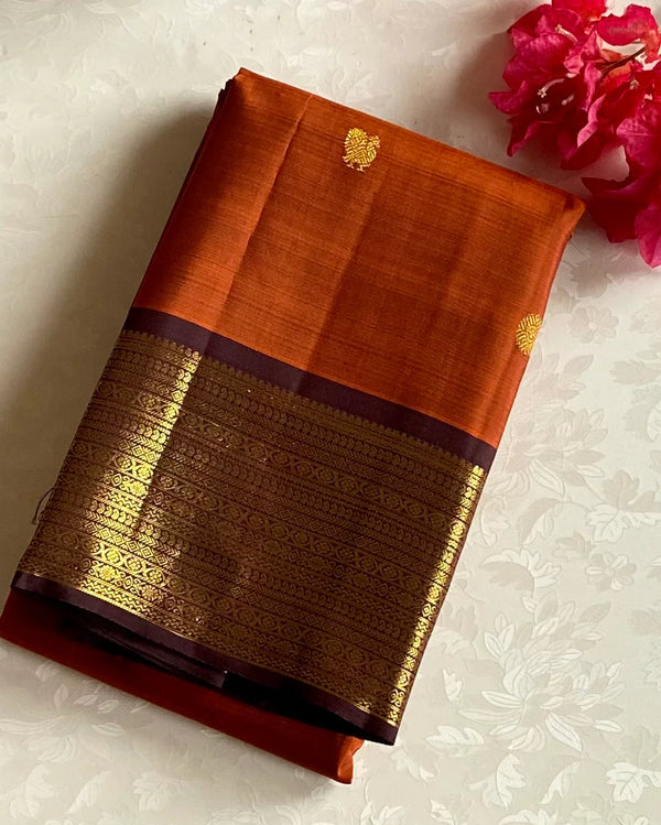 Antique Gold Silk Saree With Aubergine Border And Rust Pallu