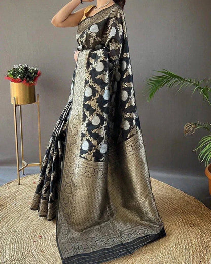 Maker Black Weaving